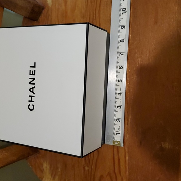 Empty Black and White Chanel Gift Box - Picture 6 of 11